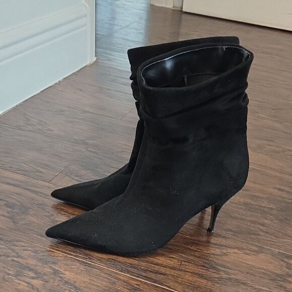 Express Black Heeled Boots with Sleek Design - Picture 1 of 4